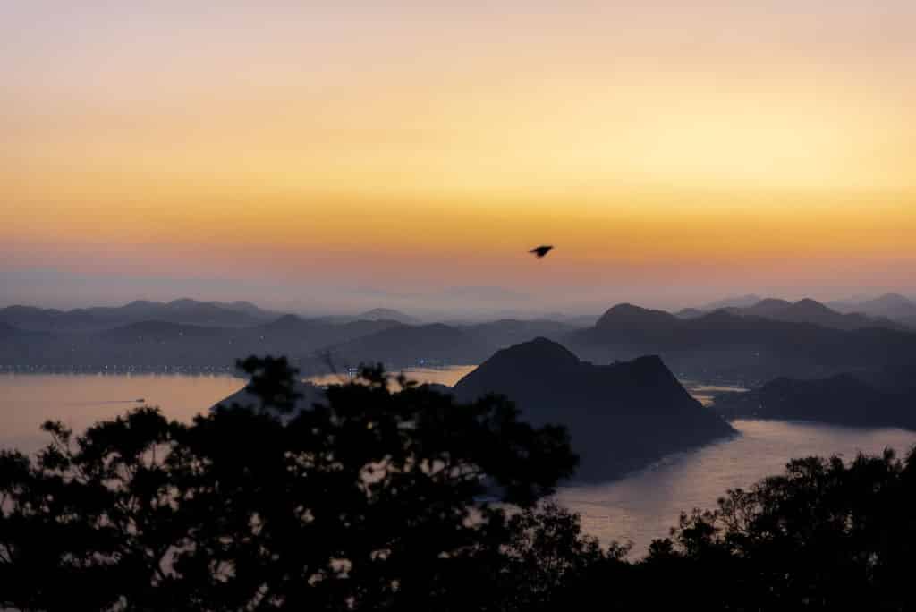 Amanhecer no Parque Bondinho Pão de Açúcar com vista para o Rio de Janeiro”