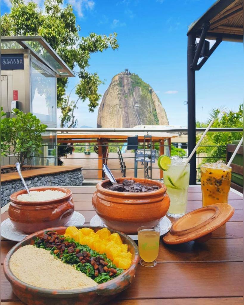 Feijoada no Embaixada Carioca no alto do Morro da Urca