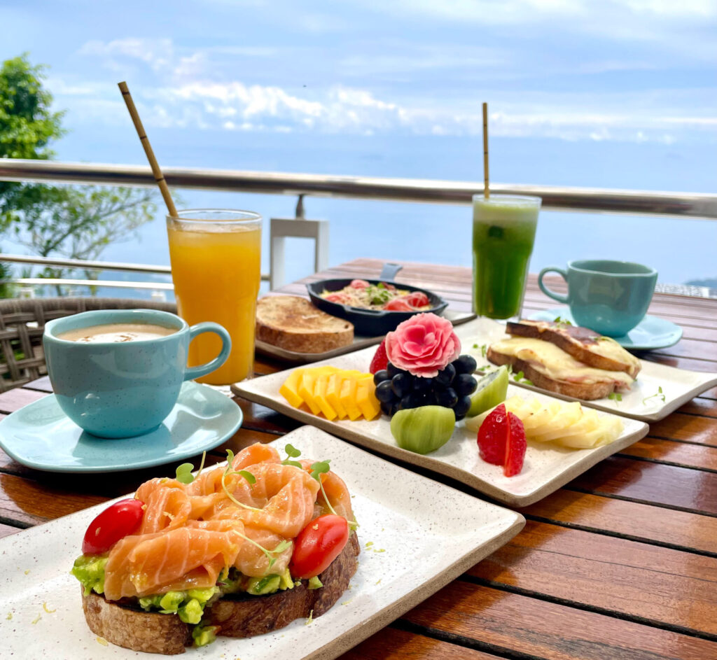 Café da manhã no restaurante Classico no Parque Bondinho