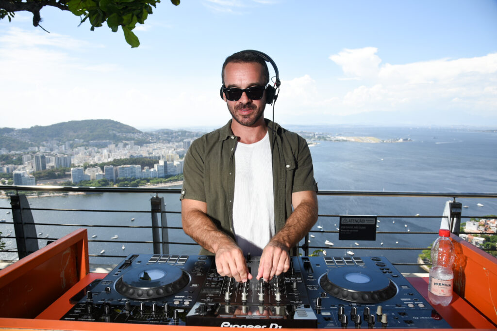 TOMMAX tocando no Sunset no Parque