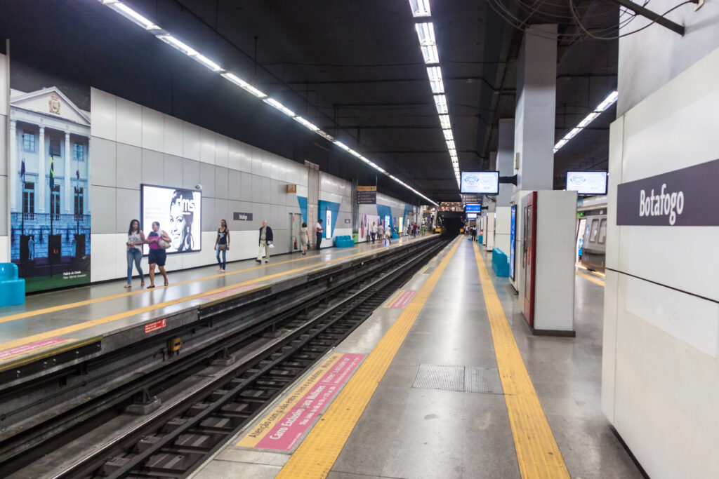 Estação do metrô de botafogo, uma ótima forma de chegar ao Bondinho Pão de Açúcar