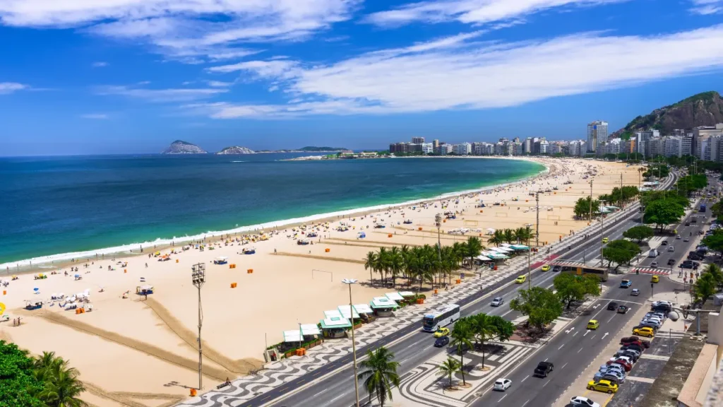 Praia Copacabana: a praia mais famosa do Brasil 