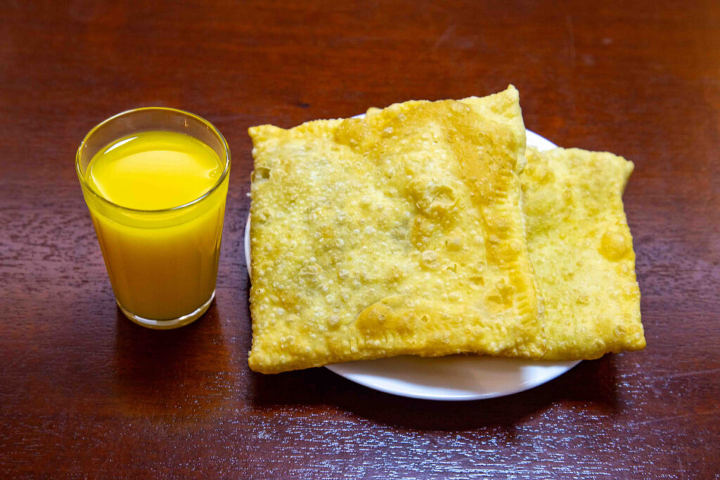 comidas cariocas - pastel com caldo de cana