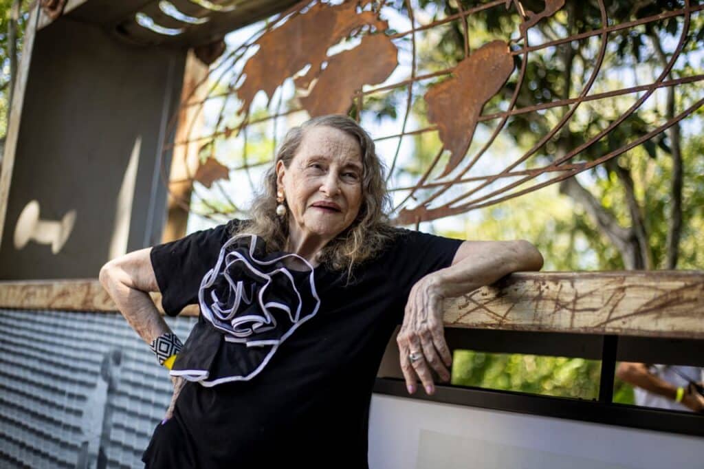 Exposição de Anna Bella Geiger inaugura obra no Parque Bondinho Pão de Açúcar